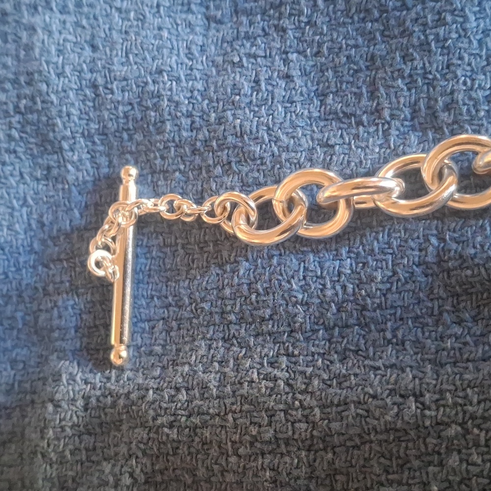 Return To Tffany Silver Heart Charm Bracelet Retails $800 - Picture 4 of 5